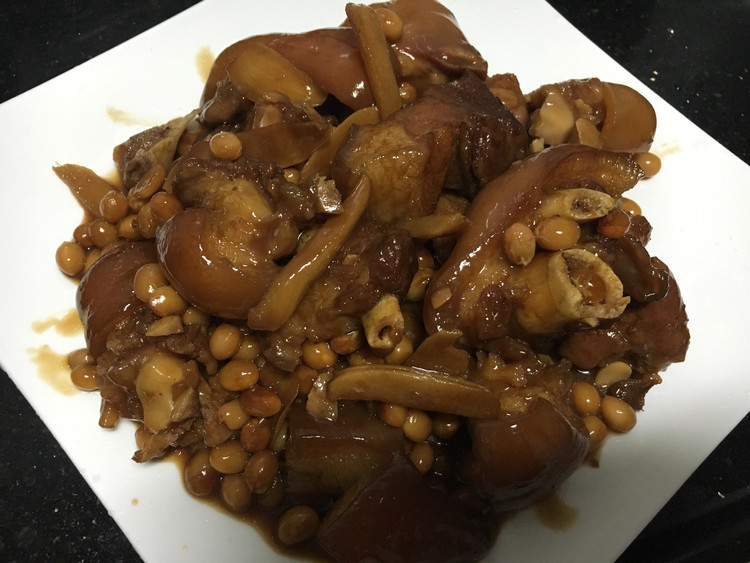 黄豆焖猪脚的做法