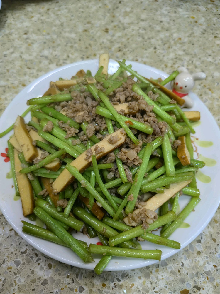 芦蒿炒豆干—简单春菜的做法