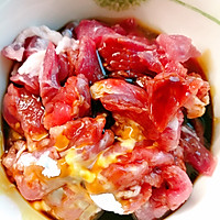 洋葱炒肉的做法图解2