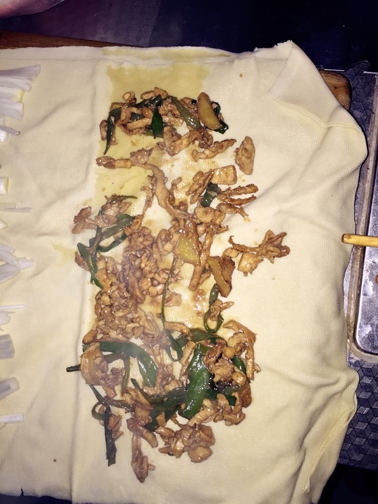 快手豆皮鸡肉卷的做法图解2