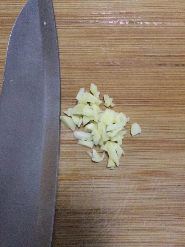 青蒜腐竹烧肉的做法图解5