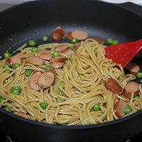 #浪漫七夕 共度“食”光#快手晚餐这样做～黑椒香肠奶酪意面的做法图解8