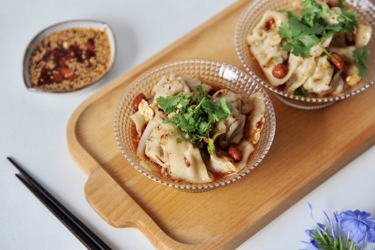 凉拌馄饨（韭菜虾爬鲜肉馄饨）的做法