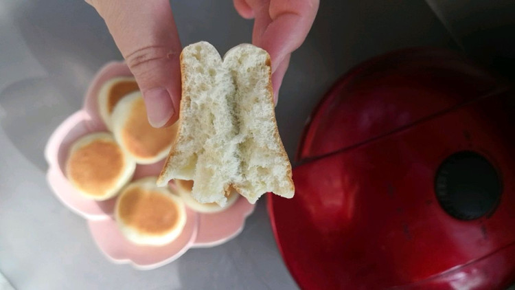 一口平底锅就能制作的爽口青瓜酸奶小餐包小红锅制作的做法