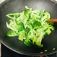 营养时蔬清炒西兰花的做法图解7