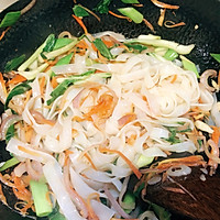 什锦蔬菜鸡蛋炒河粉的做法图解5