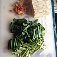 汤菜：韭菜海米咕嘟豆腐的做法图解1