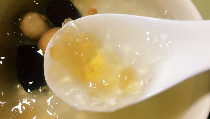 桃胶炖燕窝