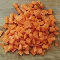 胡萝卜玉米青豌豆的做法图解2