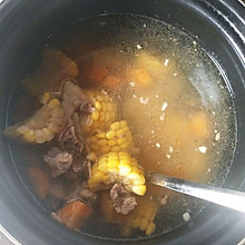 新手煲汤必备――胡萝卜玉米骨头汤
