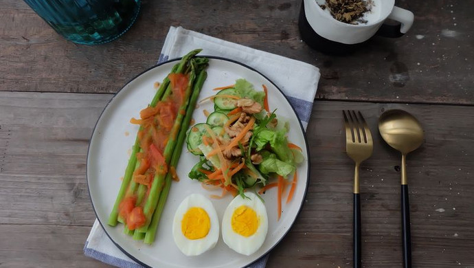 健康减脂早餐—芦笋鸡蛋沙拉