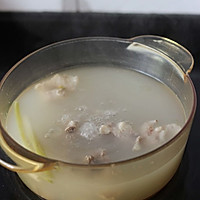 揭秘火锅店奶白浓汤做法—冬季暖身的做法图解4