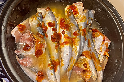 豆酱焖海杂鱼（海刀鱼和黄花鱼）