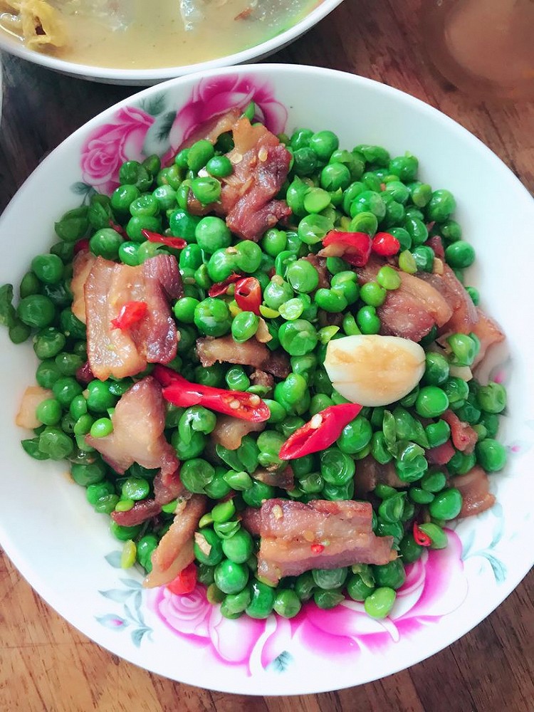 甜豆炒五花肉的做法