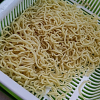 火腿炒面的做法图解3