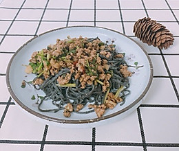 醋卤黑豆面的做法