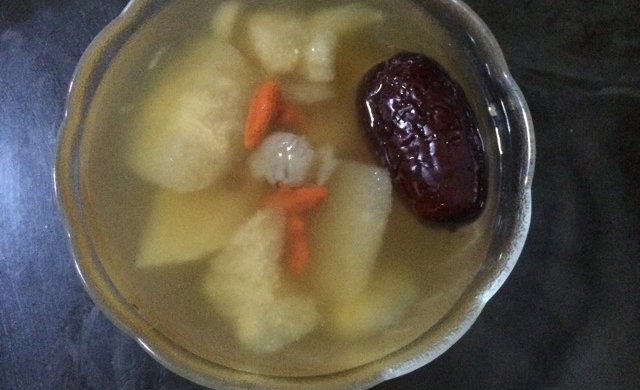 酸甜可口龙眼红枣雪梨水果粥