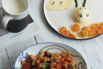 儿童营养早餐：杂蔬肉末炒米筛爬+苹果降落伞