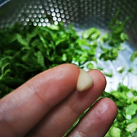 陕北菜—小白菜熬洋芋的做法图解2