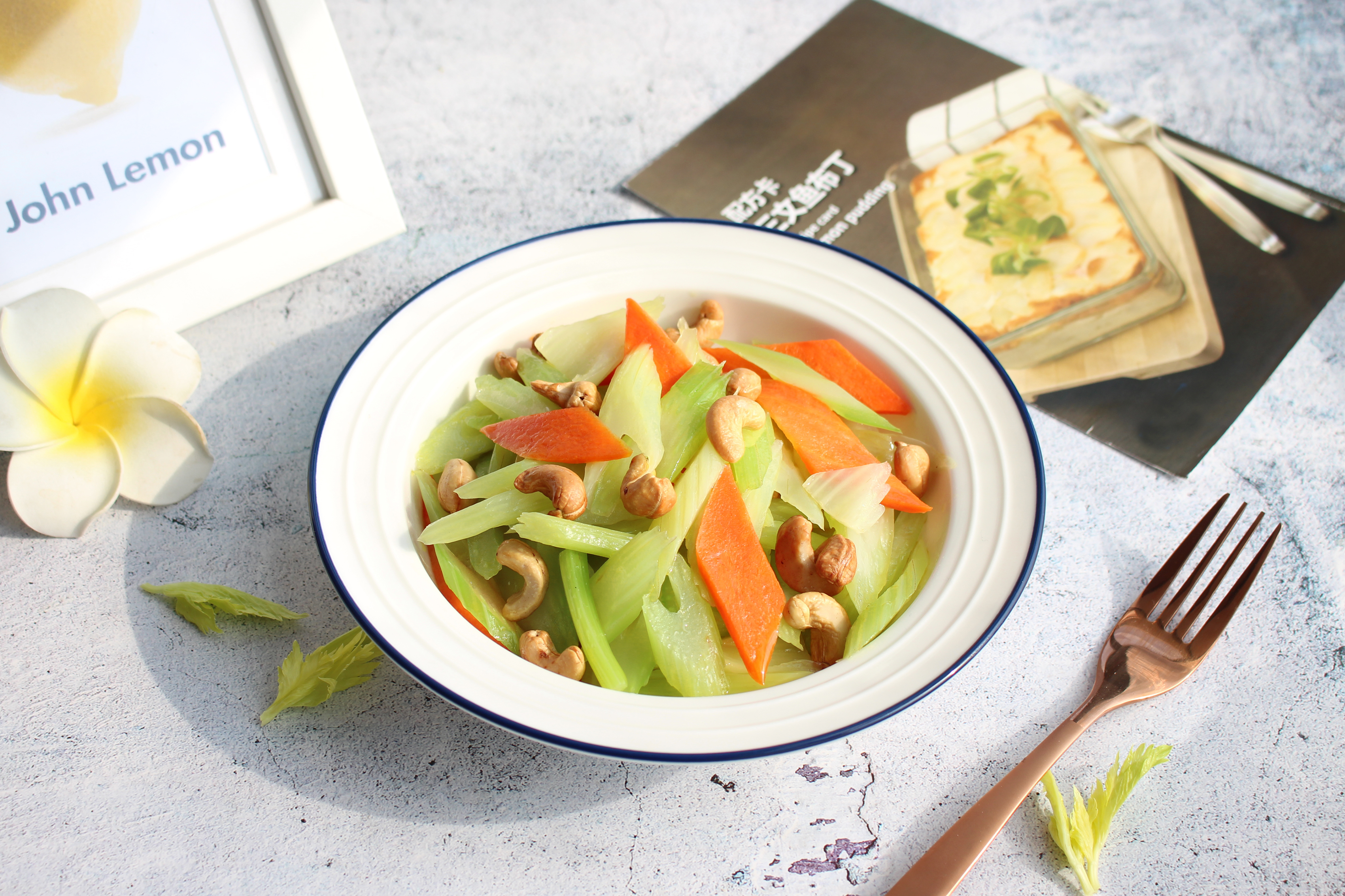 Simple nutrition [fried celery with cashew nuts]