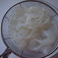 蒜苔肉丝炒拉皮的做法图解2