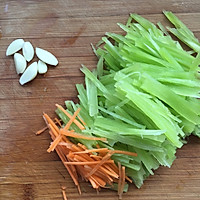 爽口莴苣丝的做法图解1