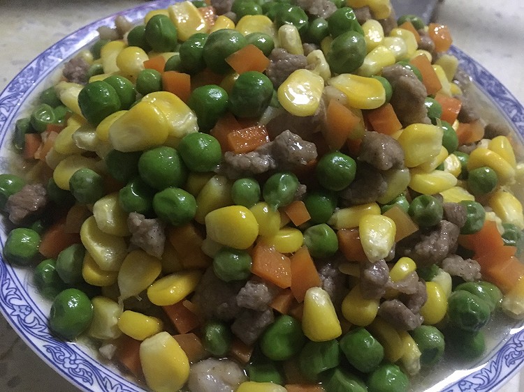 玉米豌豆胡萝卜炒肉丁的做法