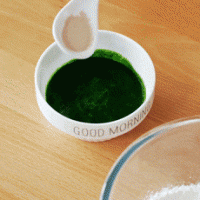 菠菜馒头【宝宝辅食】的做法图解1