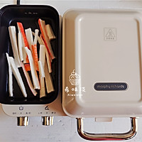 蟹柳鸡蛋三明治的做法图解2