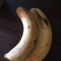 香蕉蛋糕的做法图解1