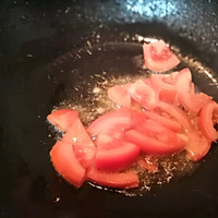 牛肉金针菇鱼丸汤的做法图解1