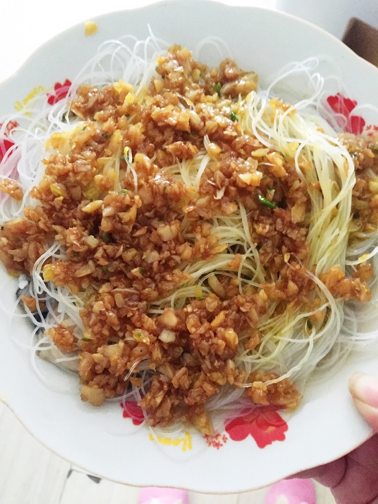 蒜蓉粉丝蒸生蚝的做法图解6
