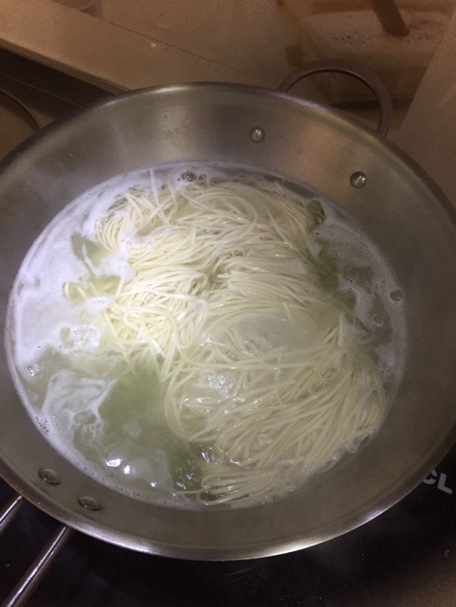 西红柿菠菜鸡蛋面的做法图解3