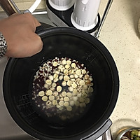 银耳莲子红豆薏米汤的做法图解4