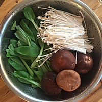 排骨竹荪菌菇汤的做法图解3