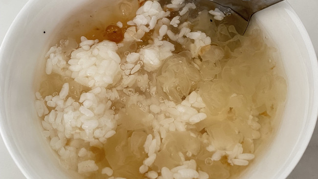 桃胶银耳米酒甜水的做法