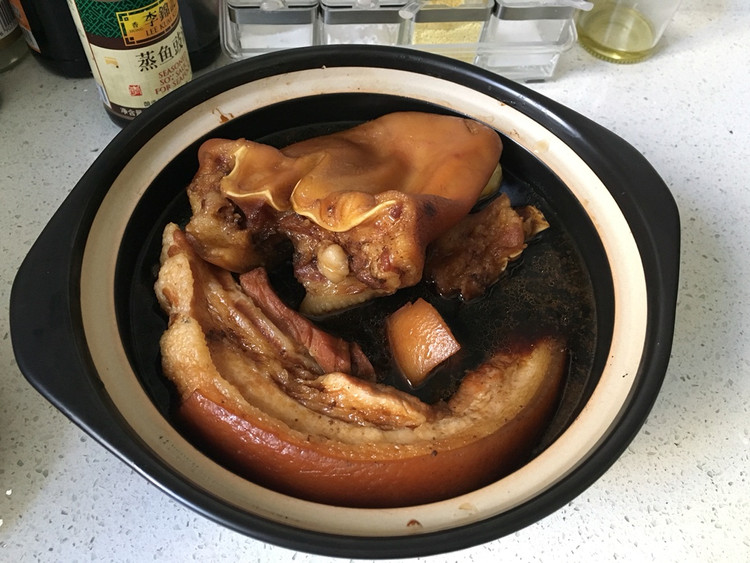 卤水：五花肉 猪耳朵的做法
