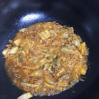 泡菜汤（五花肉辣白菜汤）的做法图解3