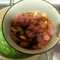 豆角炒肉的做法图解1