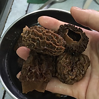 羊肚菌蒸排骨的做法图解1