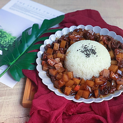 黑椒土豆焖鸡腿饭