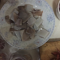 炒鱿鱼（烧烤味）的做法图解1