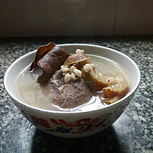 木耳山楂薏米煲猪腱肉