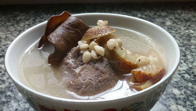 木耳山楂薏米煲猪腱肉