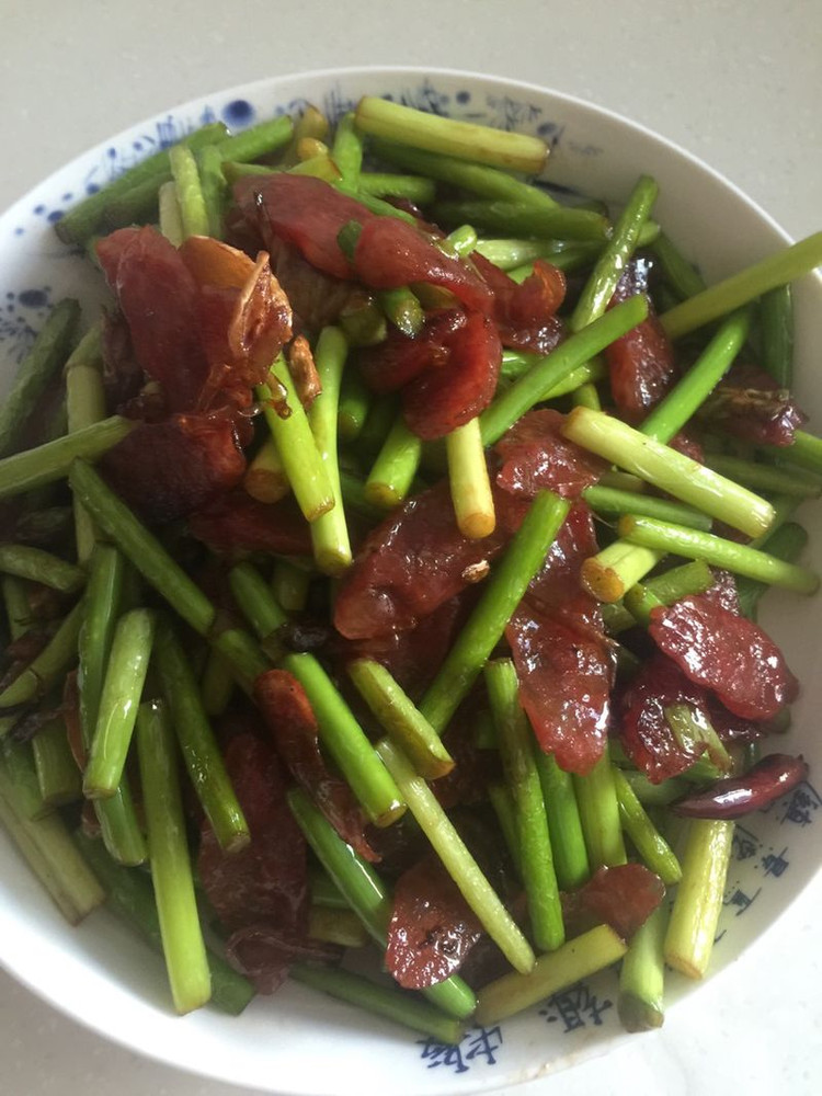 蒜苔爆广肠的做法