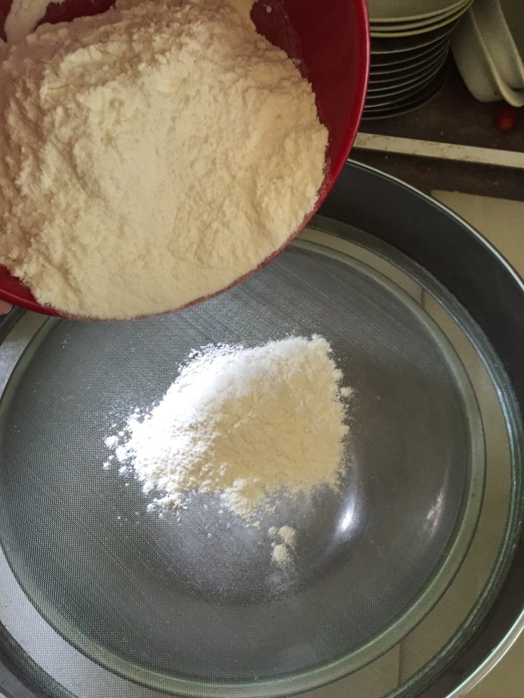 玛格丽特风味披萨 Pizza的做法图解2