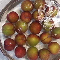 生腌李子，香辣酸爽的做法图解1