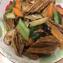 杂蔬香菇煮腐竹
