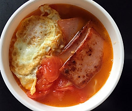 香肠鸡蛋番茄汤面的做法