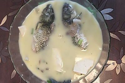 鲫鱼豆腐汤